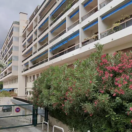 Et Stationnement Offert Centre Apartment *